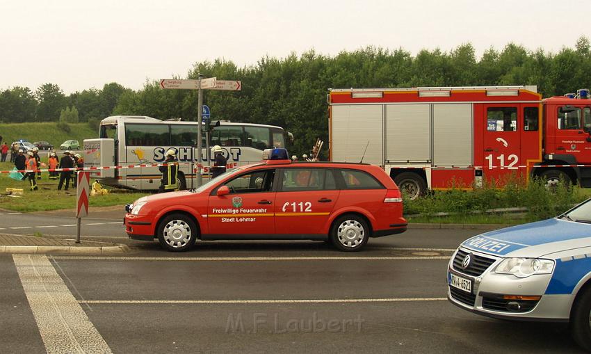 Schwerer Unfall mit Reisebus Lohmar Donrather Dreieck P480.JPG